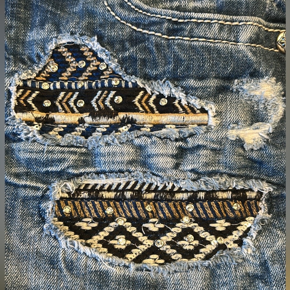 Miss Me 30 NWOT Signature Blue Distressed Denim Shorts - Picture 3 of 16